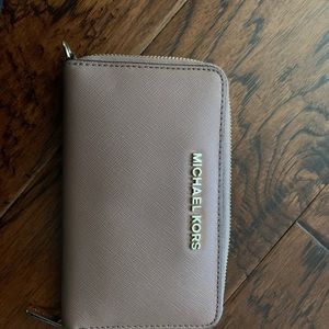 Micheal Kors wallet with removable strap